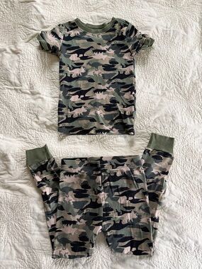 Old Navy Green Black Dinosaur Camo Kids Pajama Set